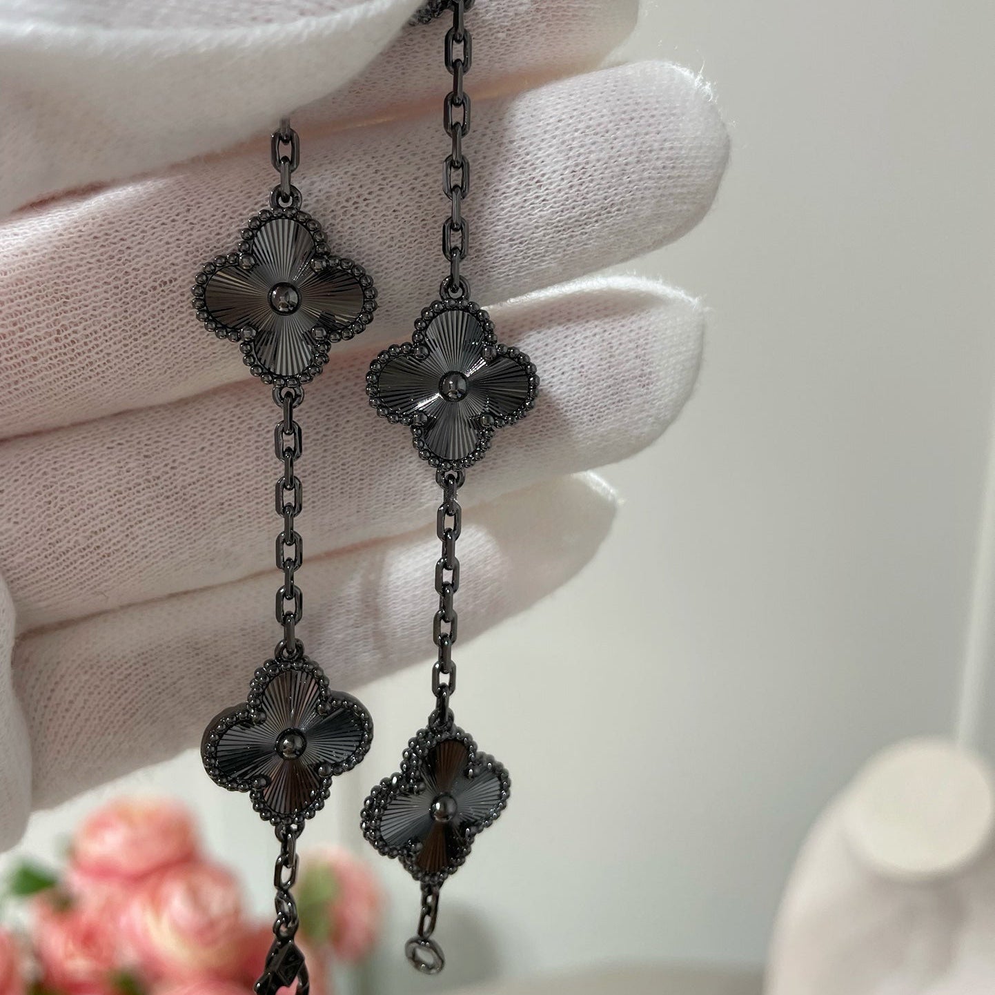 [Vicky]CLOVER 5 MOTIF BLACK BRACELET