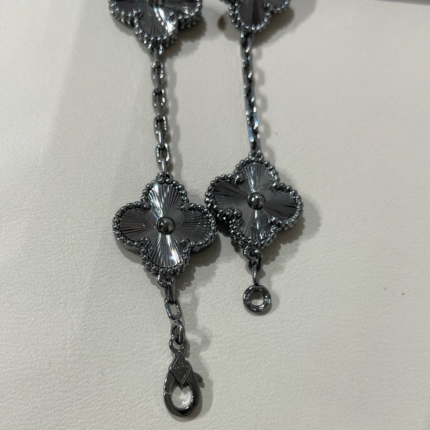 [Vicky]CLOVER 5 MOTIF BLACK BRACELET