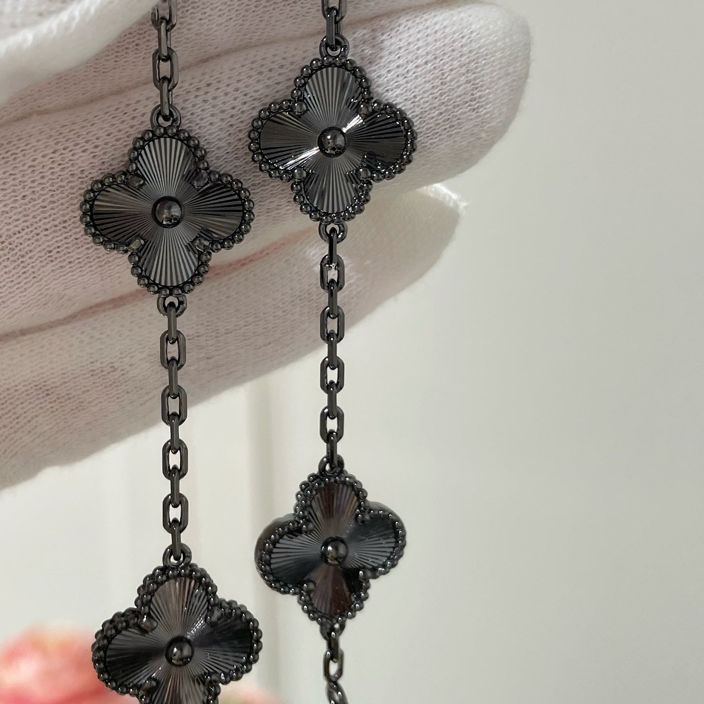 [Vicky]CLOVER 5 MOTIF BLACK BRACELET
