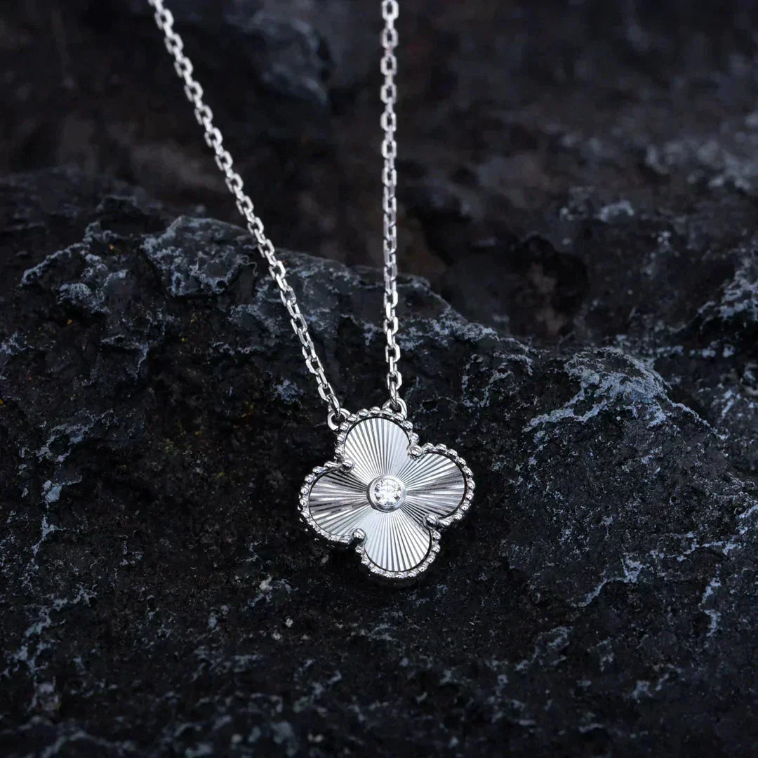 [Vicky]CLOVER  15MM DIAMOND LASER NECKLACE SILVER