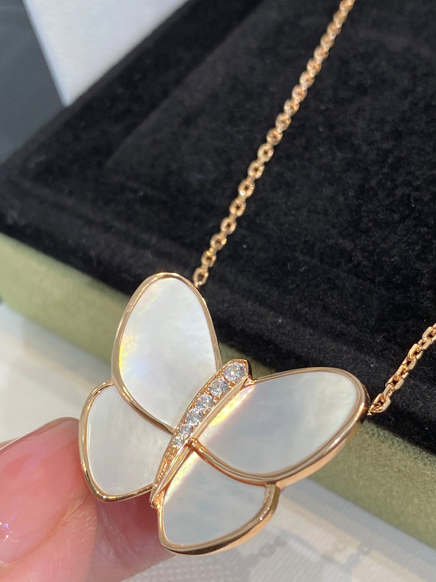 [Vicky]BUTTERFLY GOLD MOP DIAMOND NECKLACE