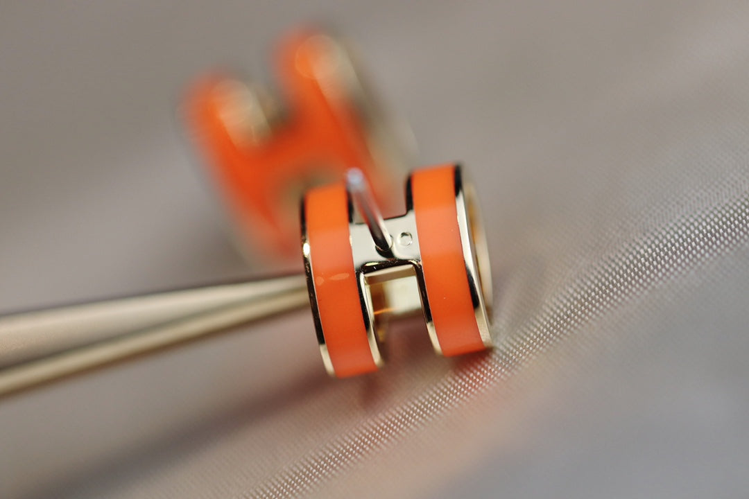 [Vicky]MINI POP H EARRINGS ORANGE