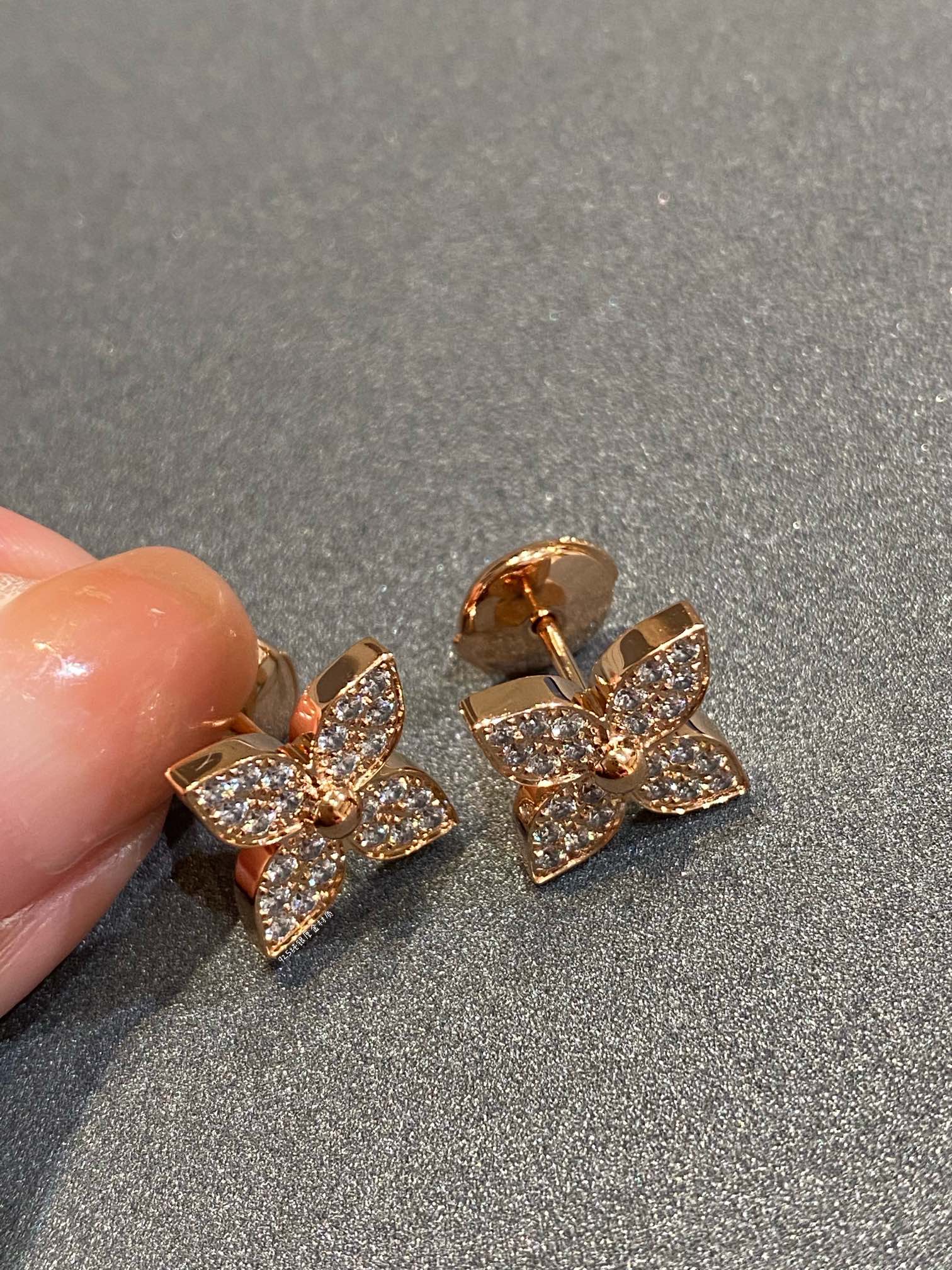[Vicky]STAR DIAMOND EARRINGS