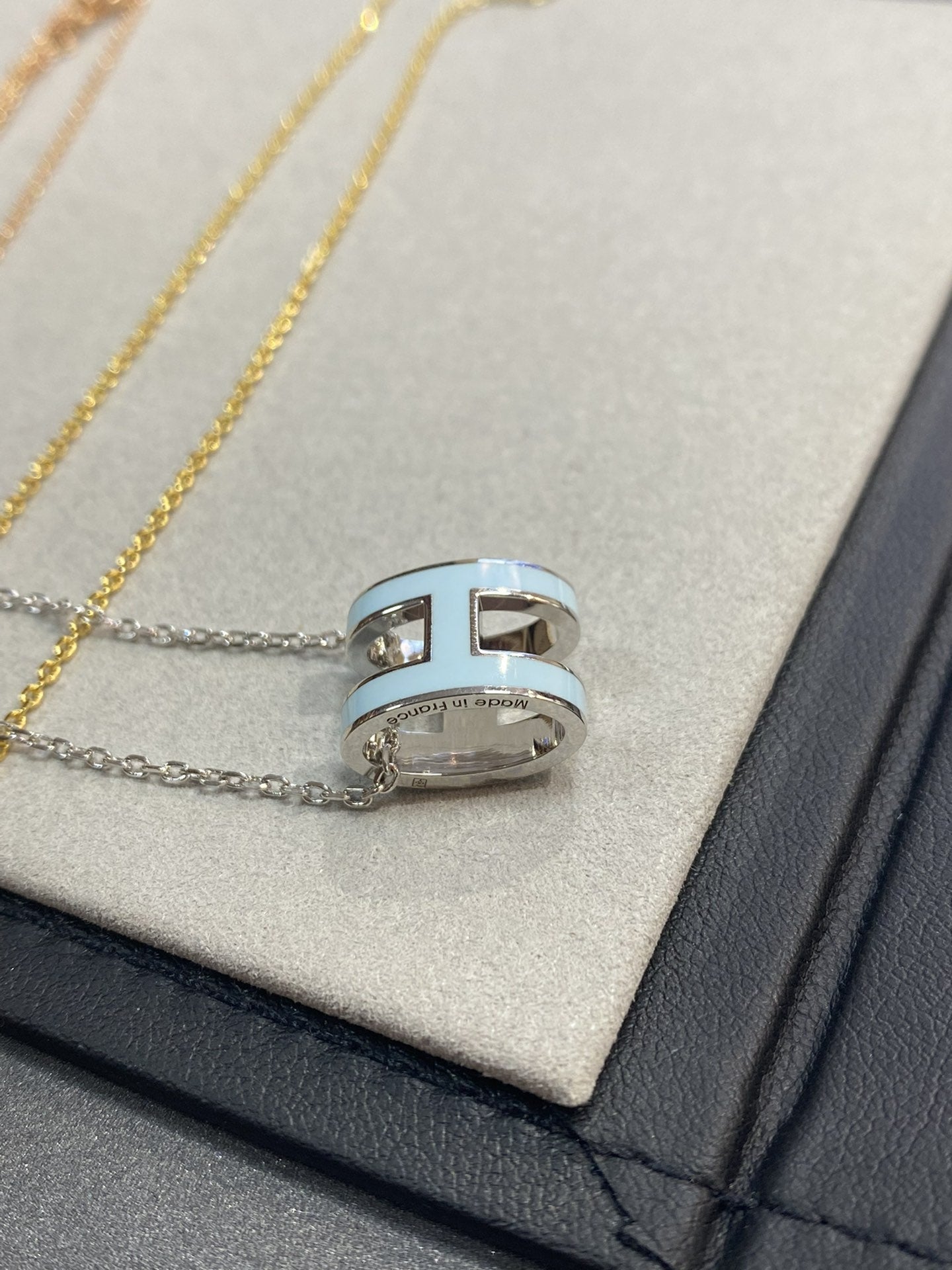 [Vicky]POP H LIGHT BLUE NECKLACE