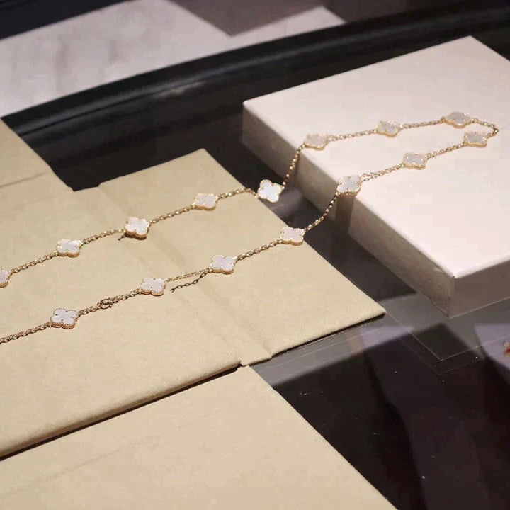 [Vicky]CLOVER 20 MOTIFS WHITE MOP NECKLACE