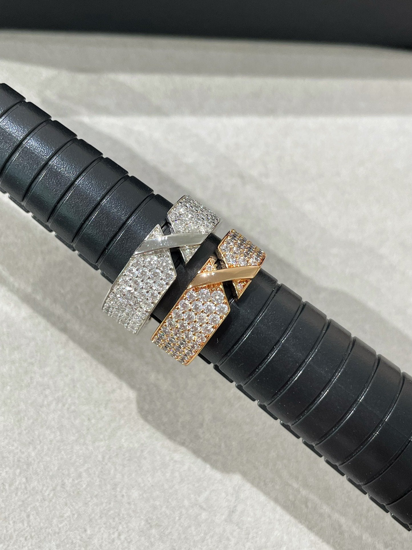 [Vicky]LIENS EVIDENCE  DIAMOND PAVED RING