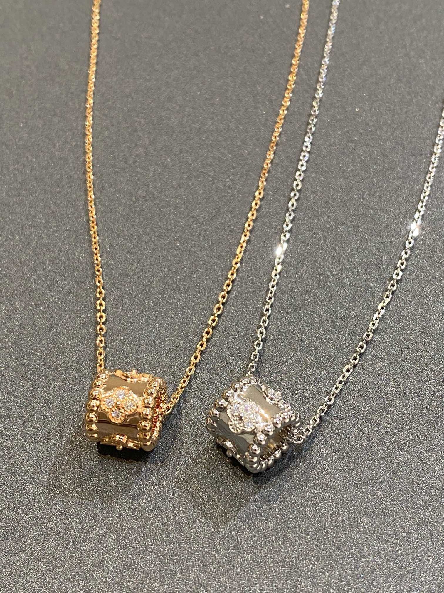 [Vicky]PERLEE PEDANT SIVLER DIAMOND NECKLACE