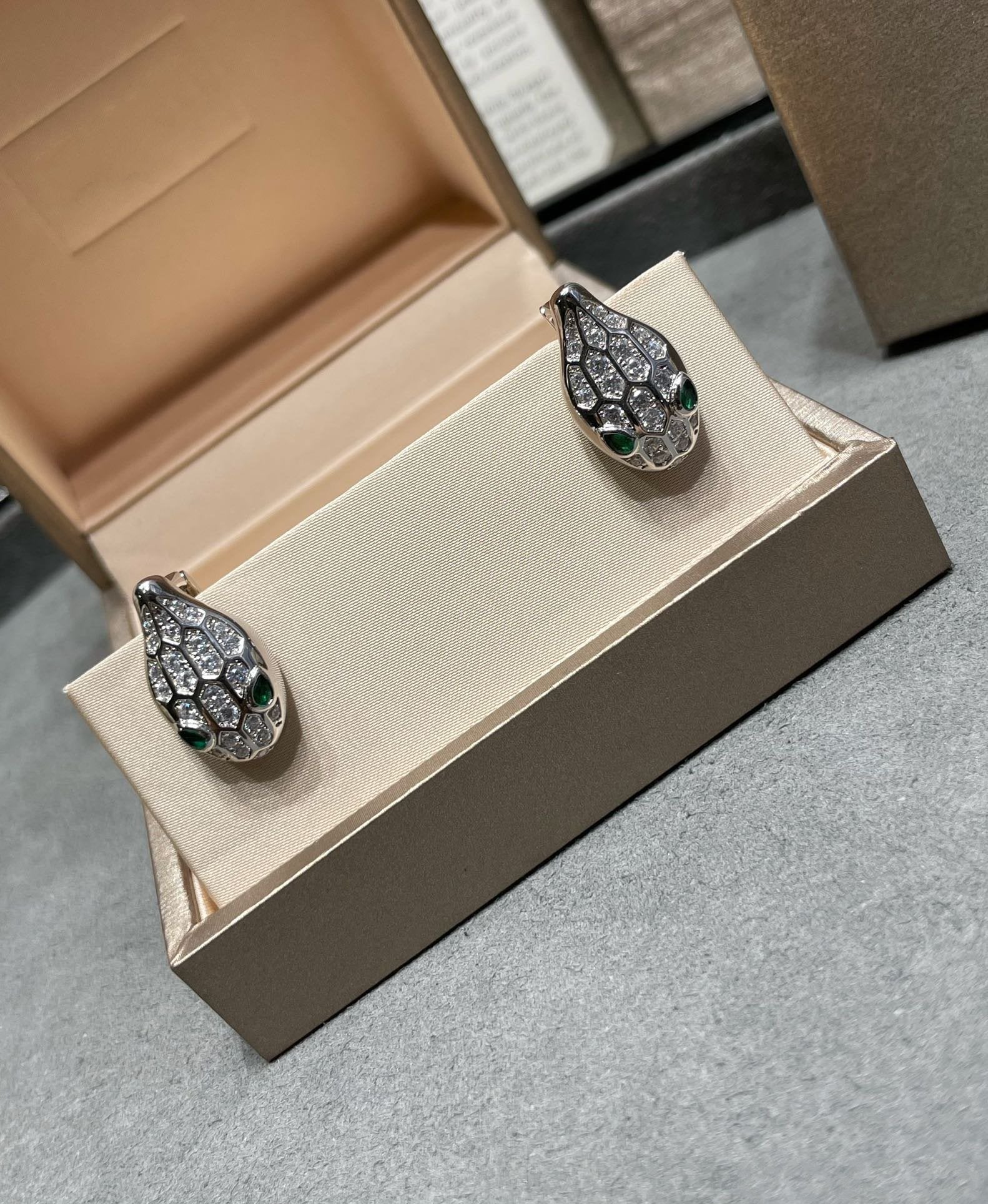 [Vicky]SERPENT DIAMOND STUD EARRINGS