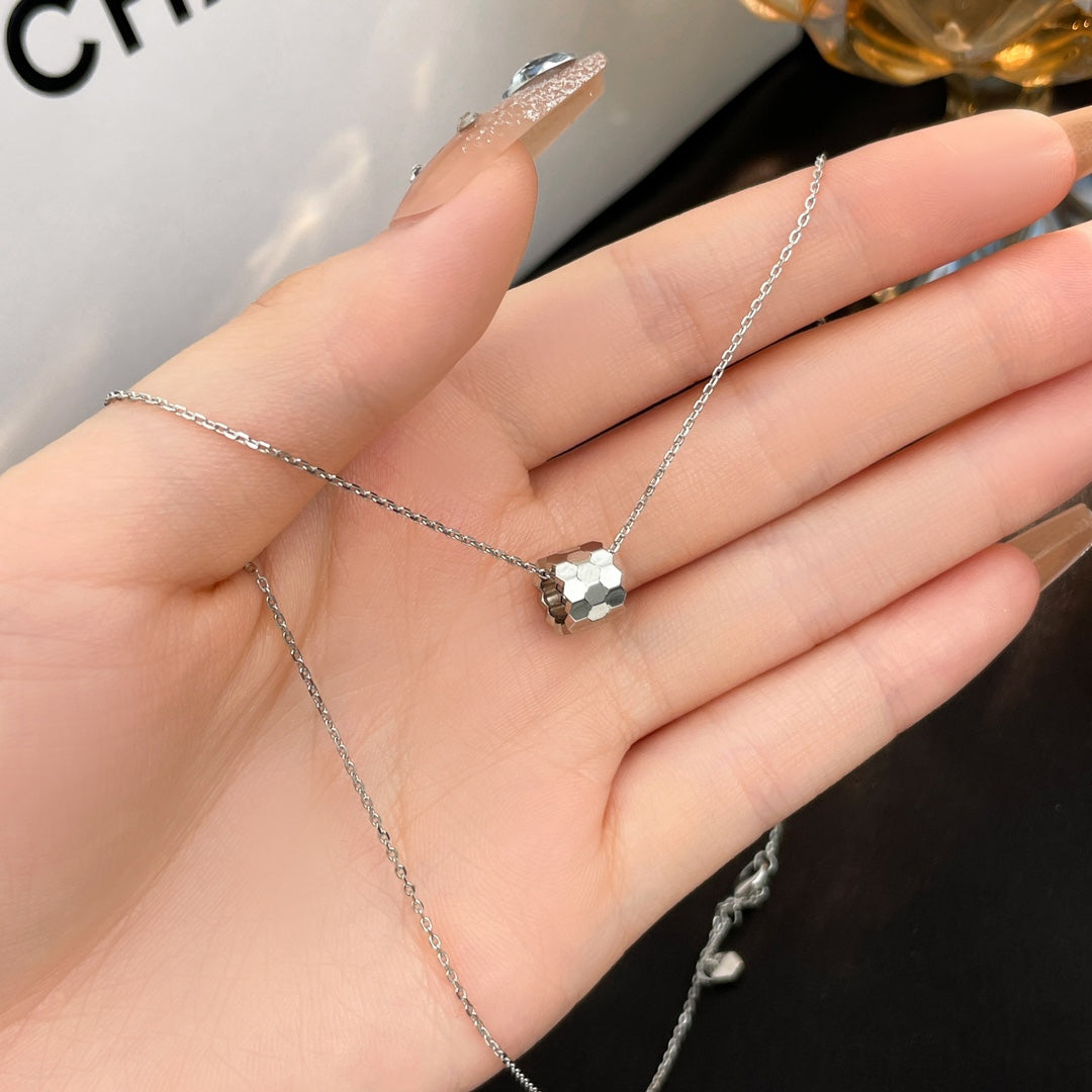 [Vicky]BEE MINI NECKLACE