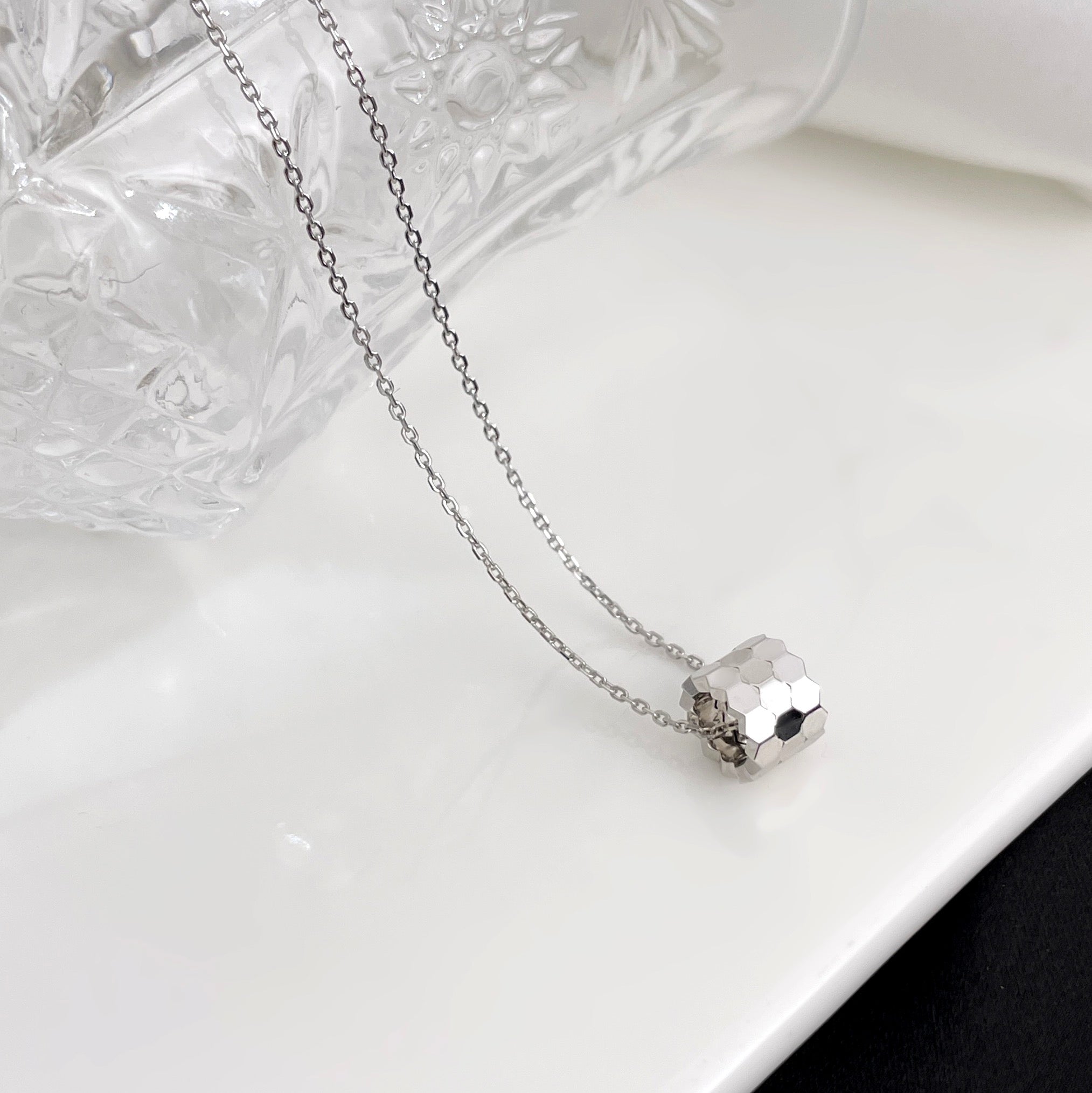 [Vicky]BEE MINI NECKLACE