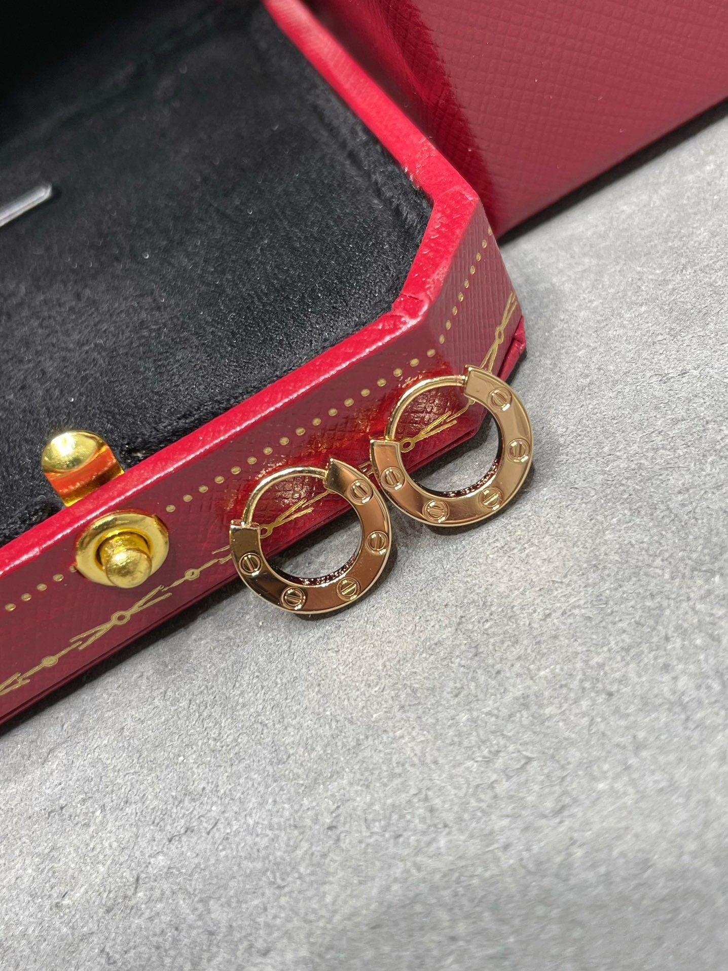 [Vicky]LOVE MINI EARRINGS