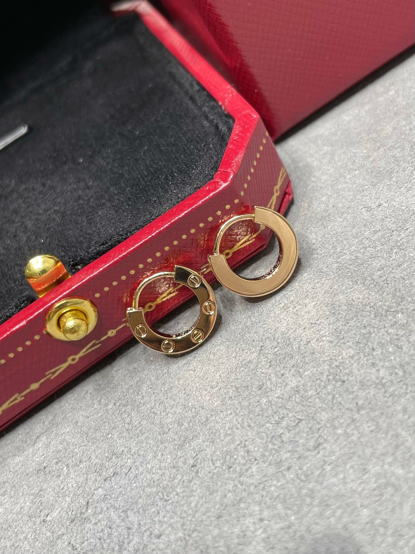 [Vicky]LOVE MINI EARRINGS