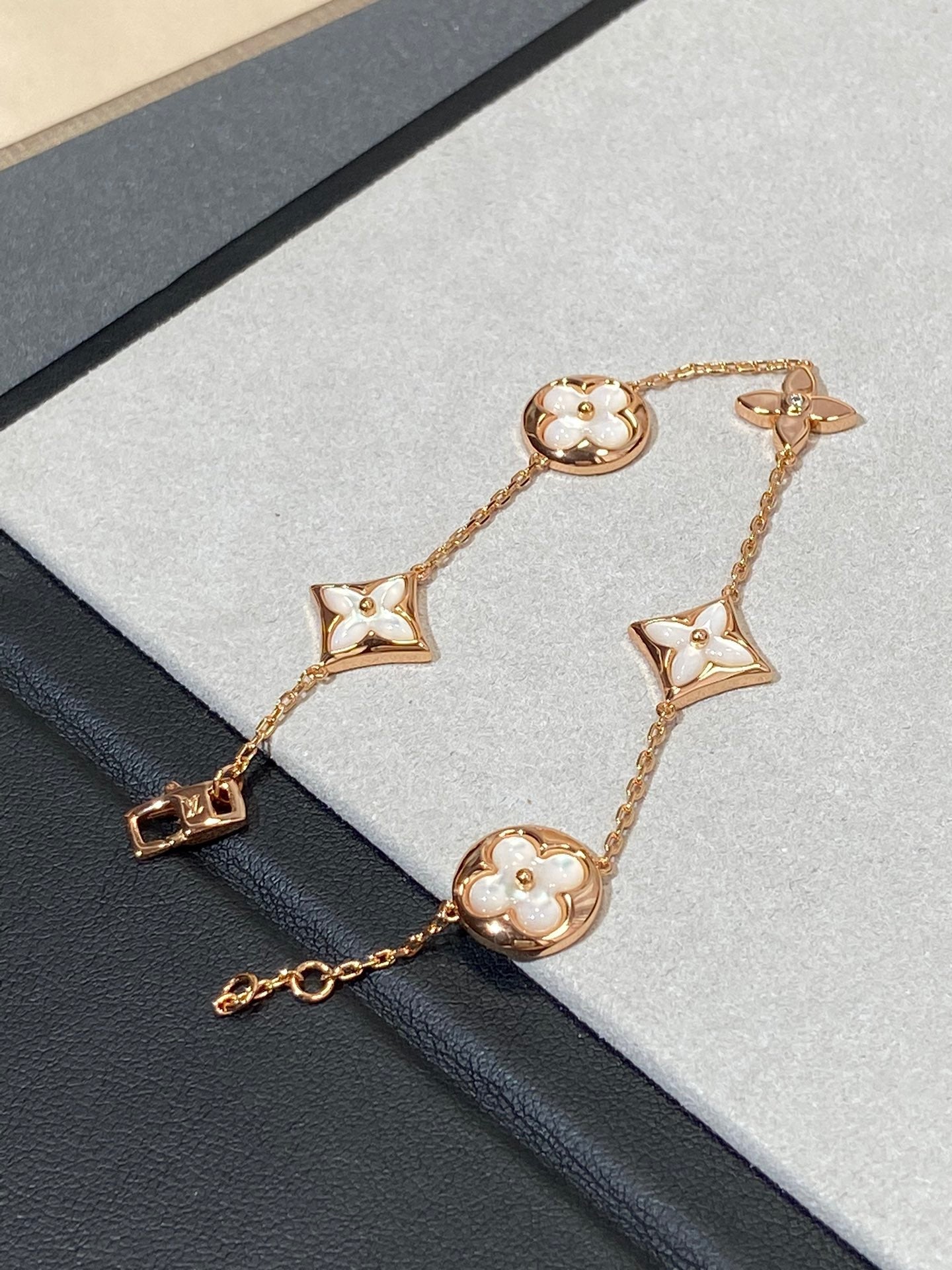 [Vicky]STAR AND SUN 5 MOTIF MOP PINK GOLD BRACELET