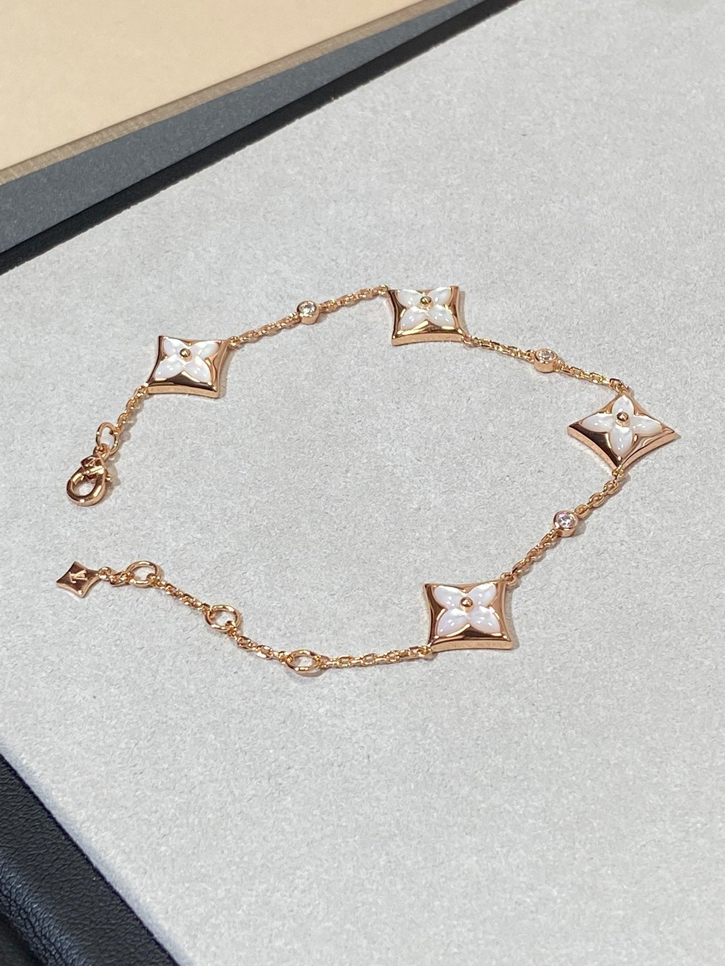 [Vicky]STAR 4 MOTIF MOP DIAMOND PINK GOLD BRACELET