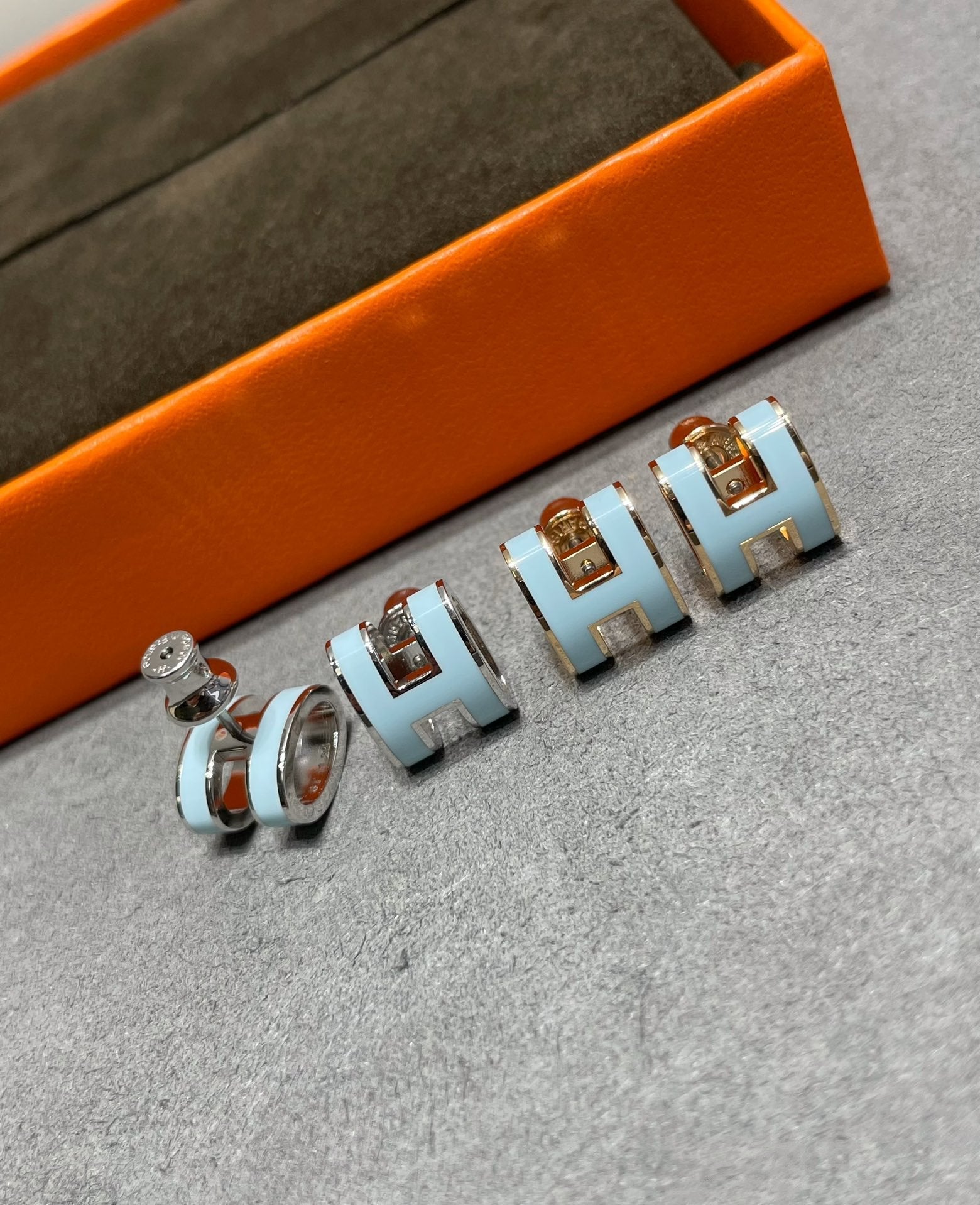 [Vicky]POP H SKY BLUE STUD EARRINGS