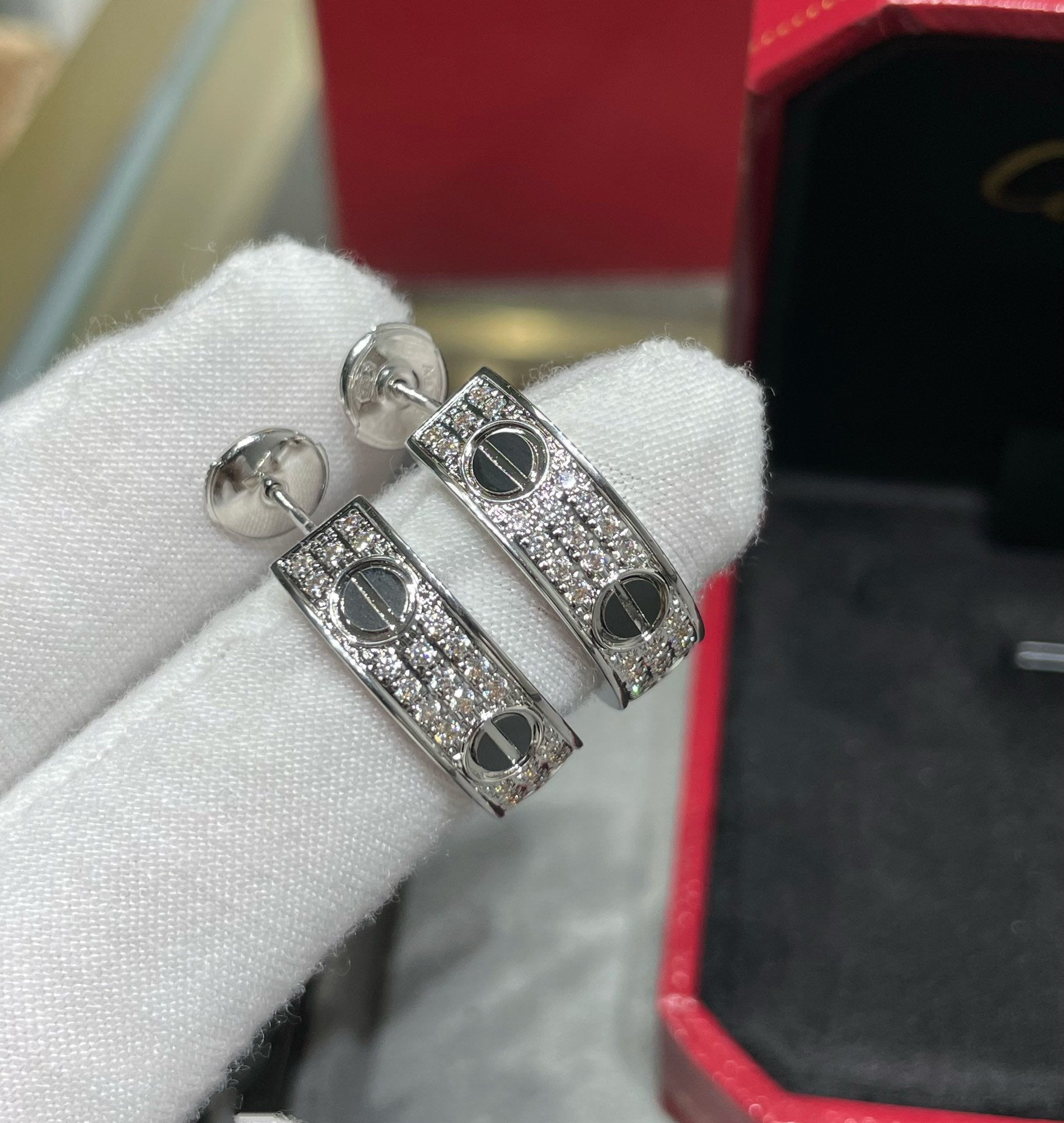 [Vicky]LOVE CERAMIC DIAMOND PAVED SILVER EARRINGS