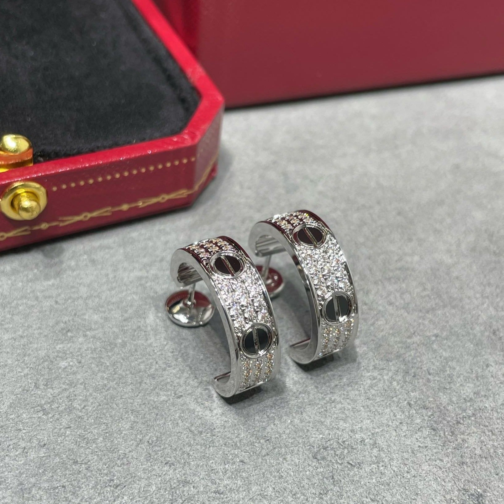 [Vicky]LOVE CERAMIC DIAMOND PAVED SILVER EARRINGS