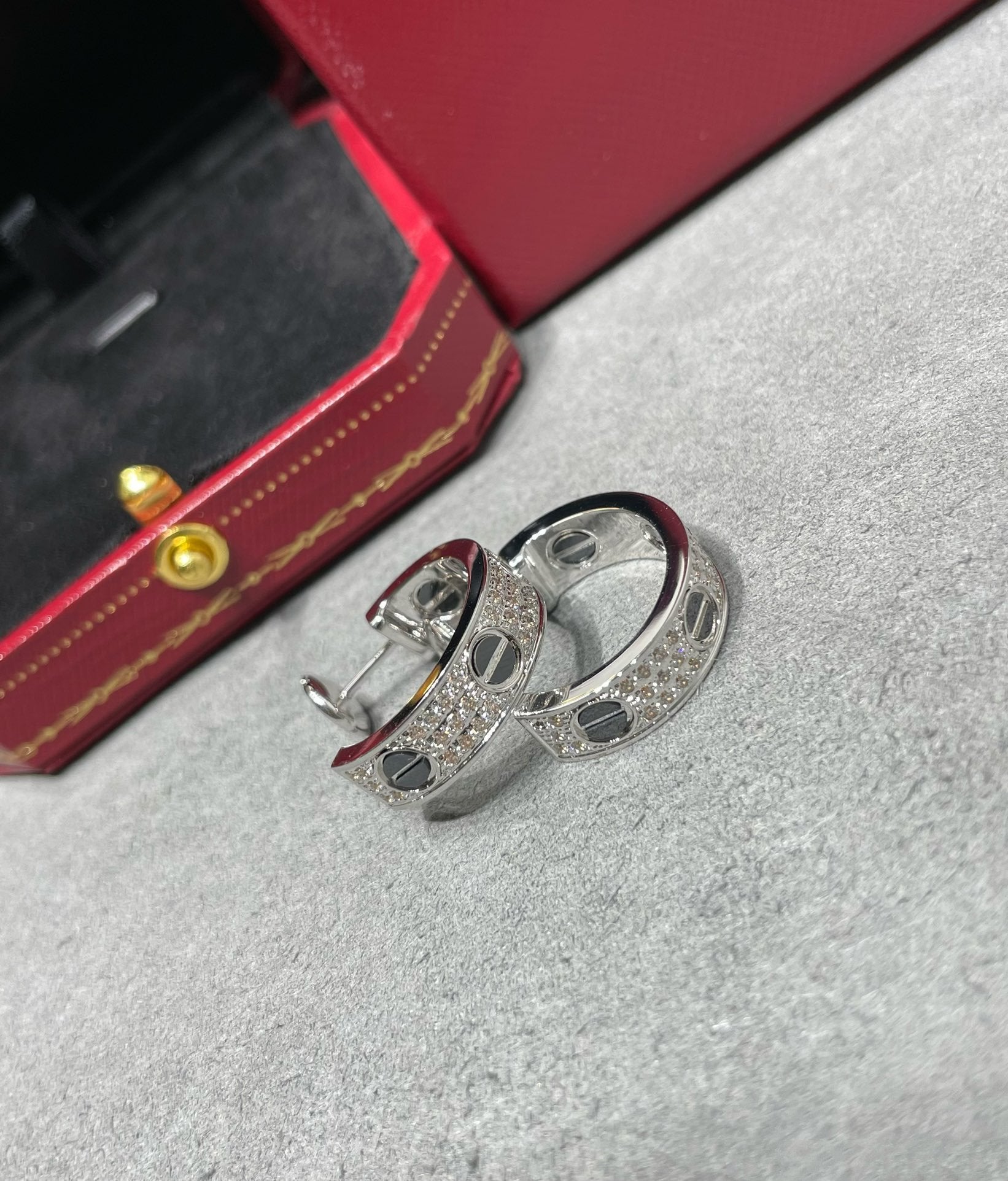[Vicky]LOVE CERAMIC DIAMOND PAVED SILVER EARRINGS