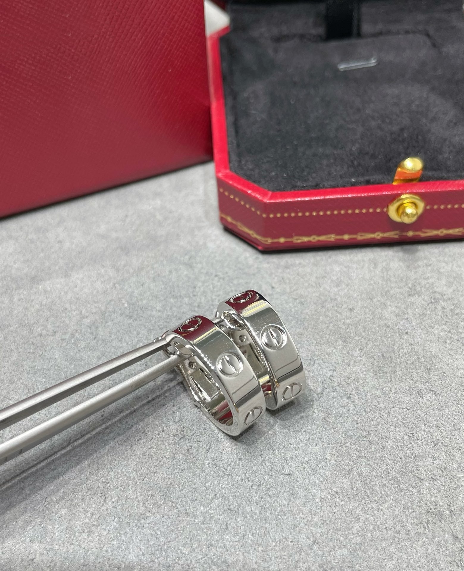 [Vicky]LOVE 5.5MM EARRINGS