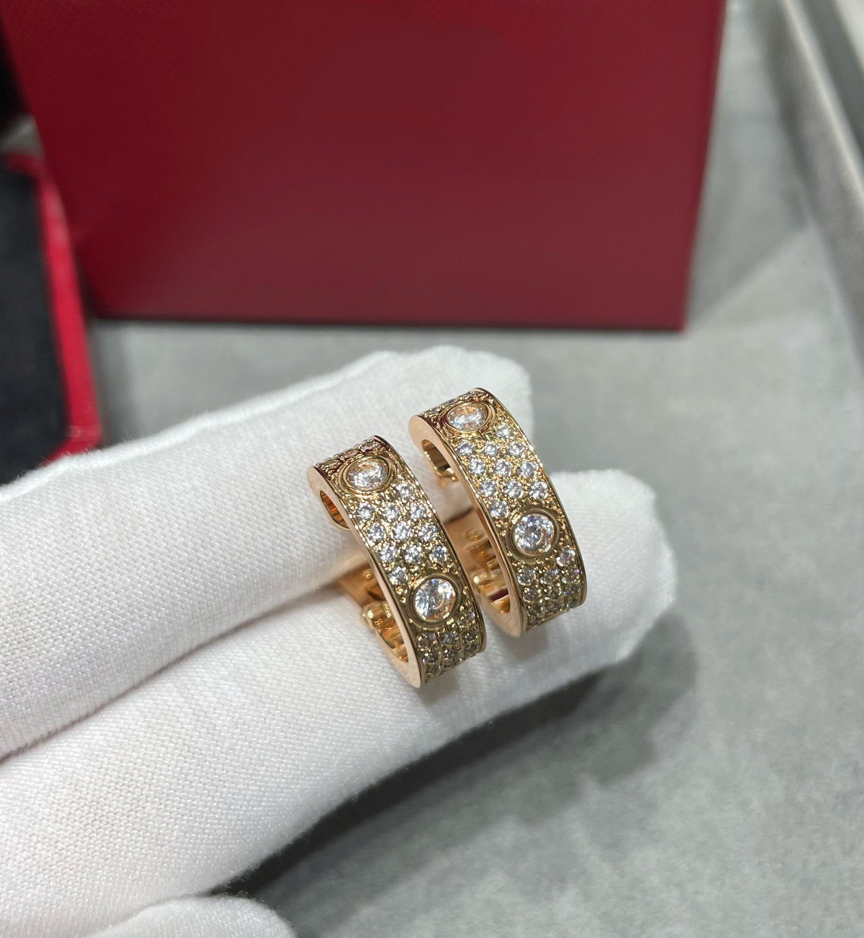 [Vicky]LOVE 5.5MM DIAMOND PAVED EARRINGS