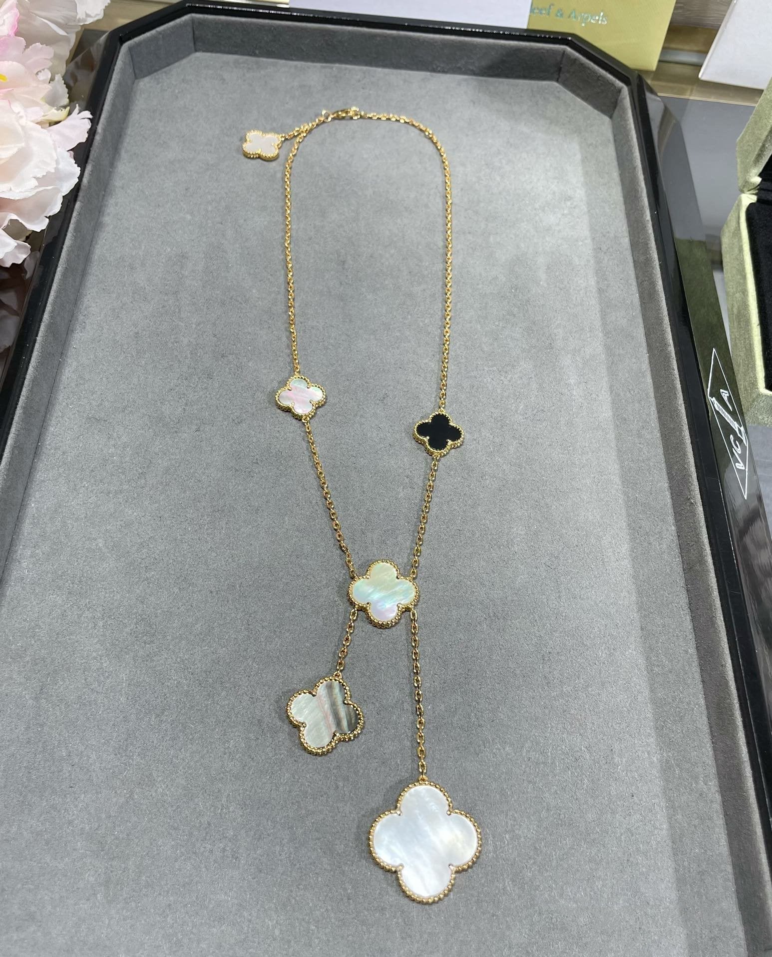 [Vicky]CLOVER 6 MOTIF MOP ONYX GOLD NECKLACE