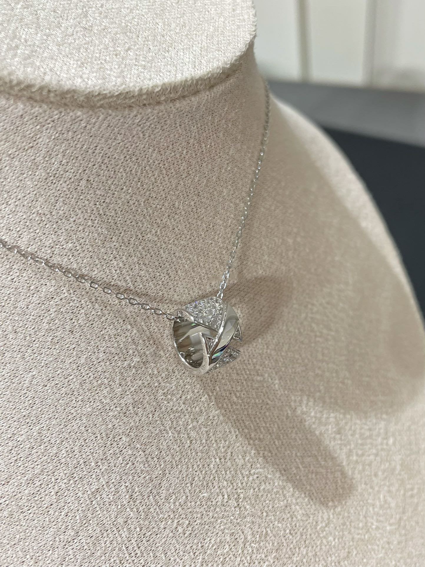 [Vicky]LIENS EVIDENCE DIAMOND PAVED NECKLACE