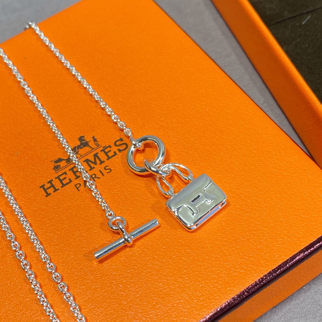 [Vicky]CONSTANCE PEDANT SILVER NECKLACE