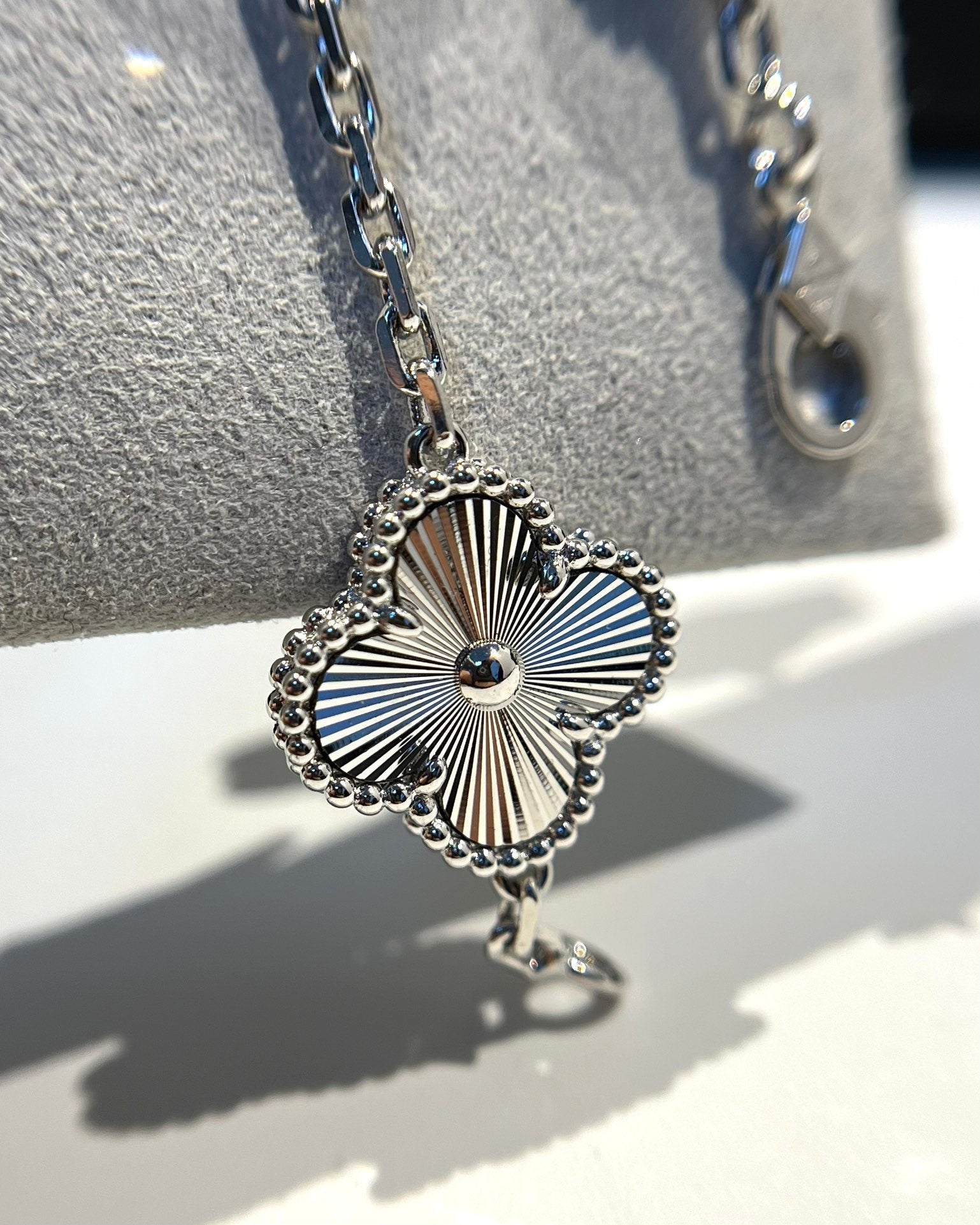 [Vicky]CLOVER 5 MOTIF SILVER DIAMOND BRACELET