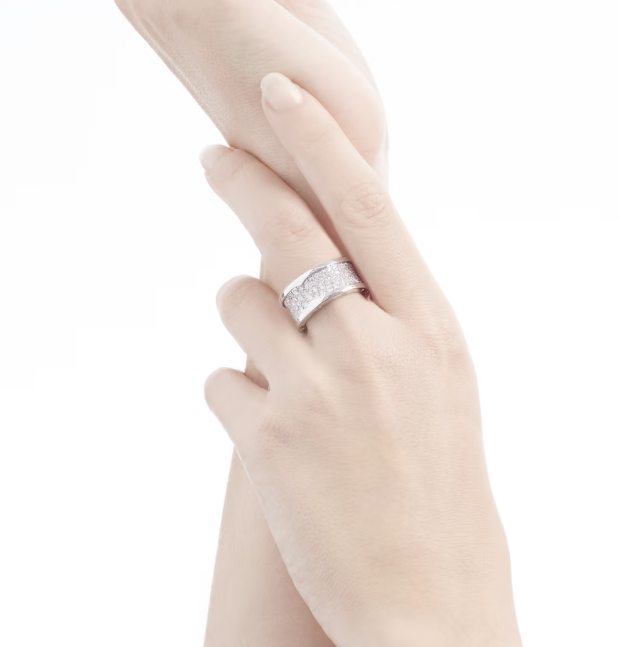 [Vicky]ZERO 1 WITH PAVED DIAMONDS ON THE SPIRAL RING