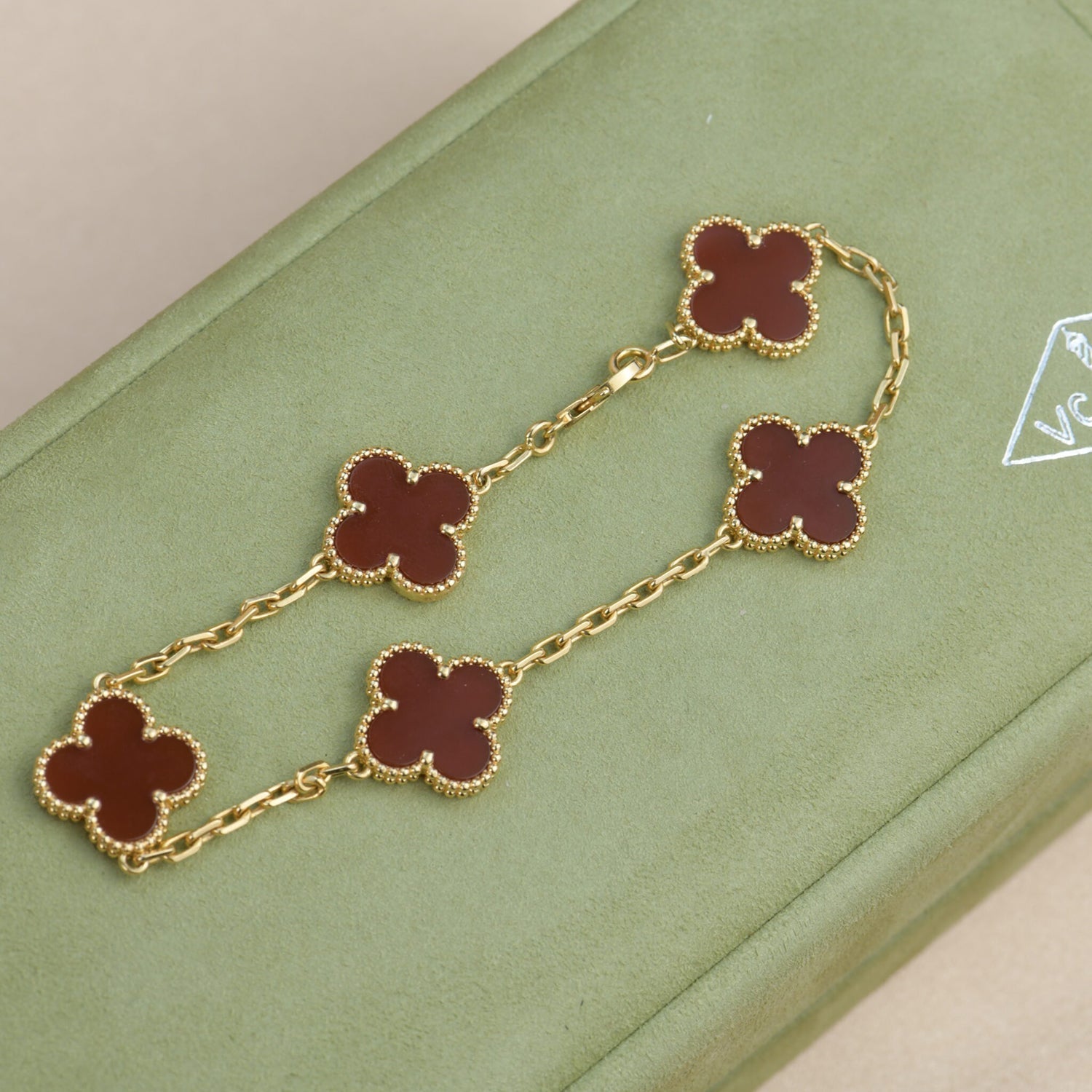 [Vicky]CLOVER 5 MOTIFS RED AGATE  BRACELET
