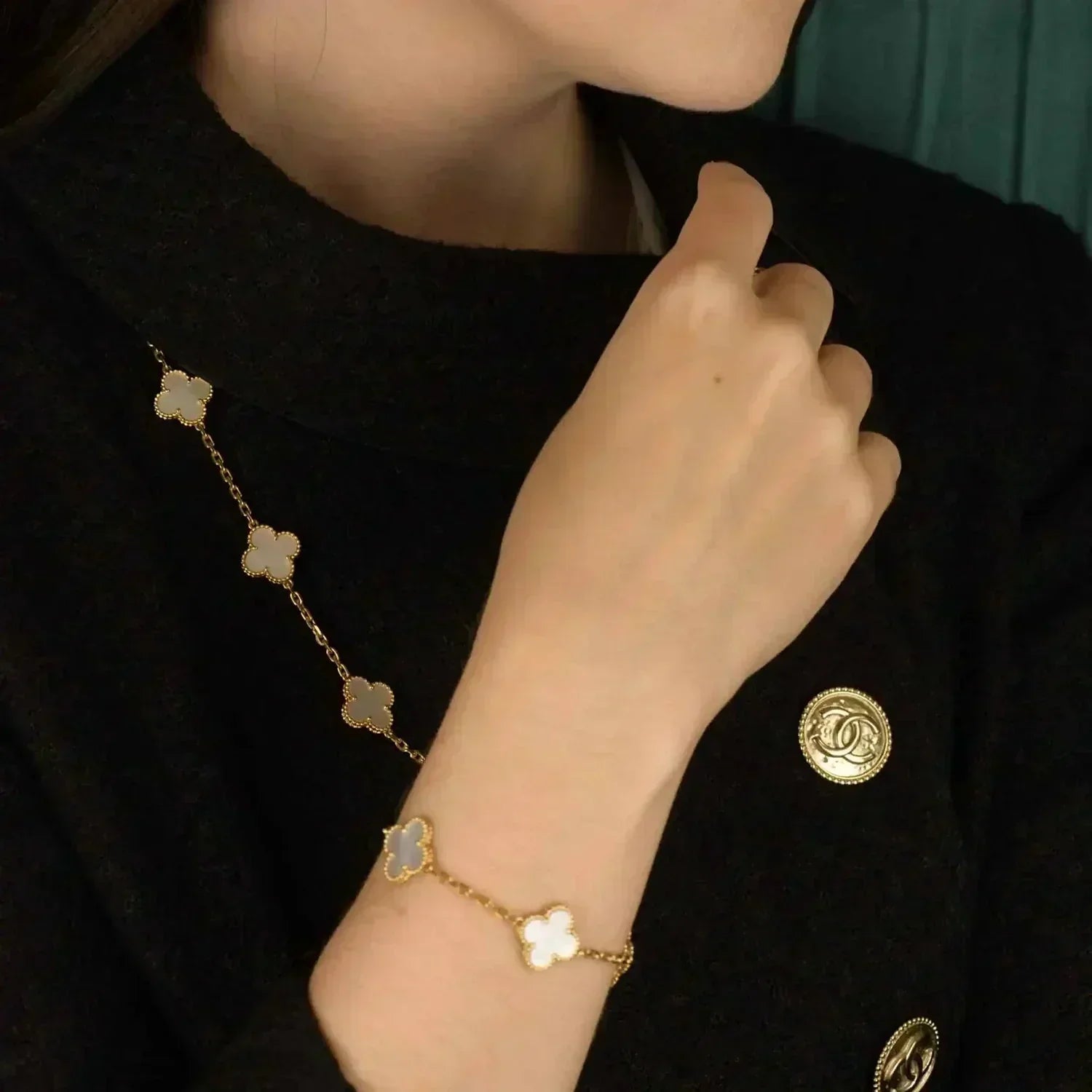 [Vicky]CLOVER  5 MOTIF WHITE MOP BRACELET