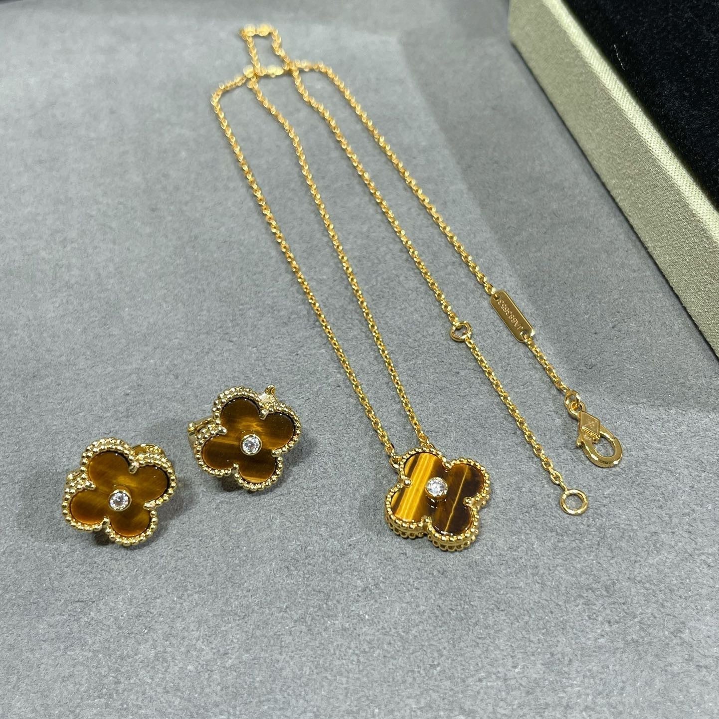 [Vicky]CLOVER 15MM DIAMOND AND YELLOW TIGER'S EYE AGATE necklace