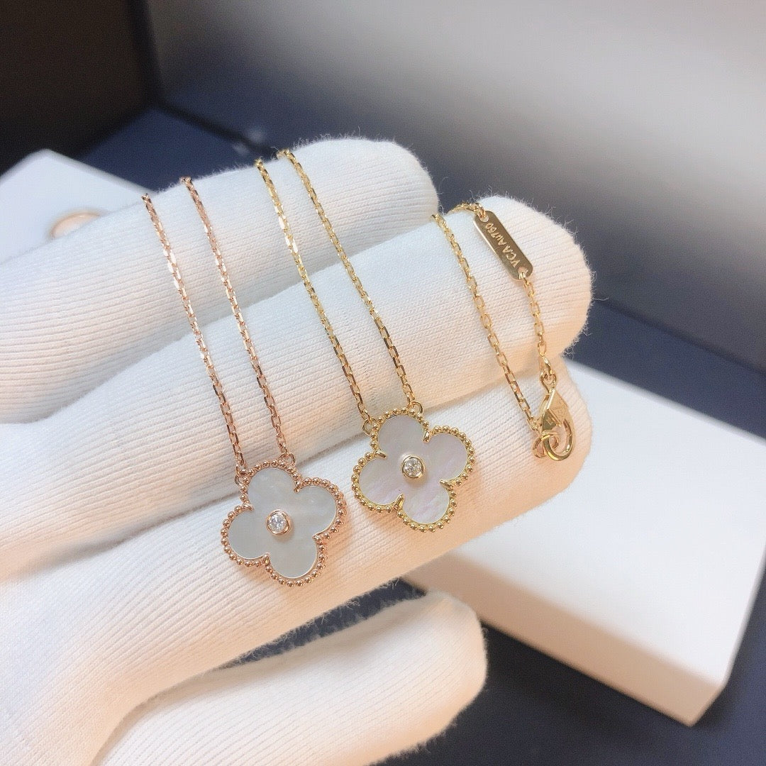 [Vicky]CLOVER 15MM DIAMOND WHITE FRITILLARIA NECKLACE