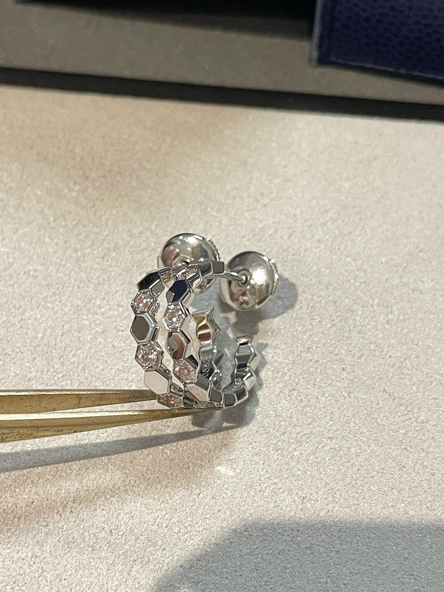 [Vicky]Hollow Design Four-Leaf Clover Flower Shape Ring