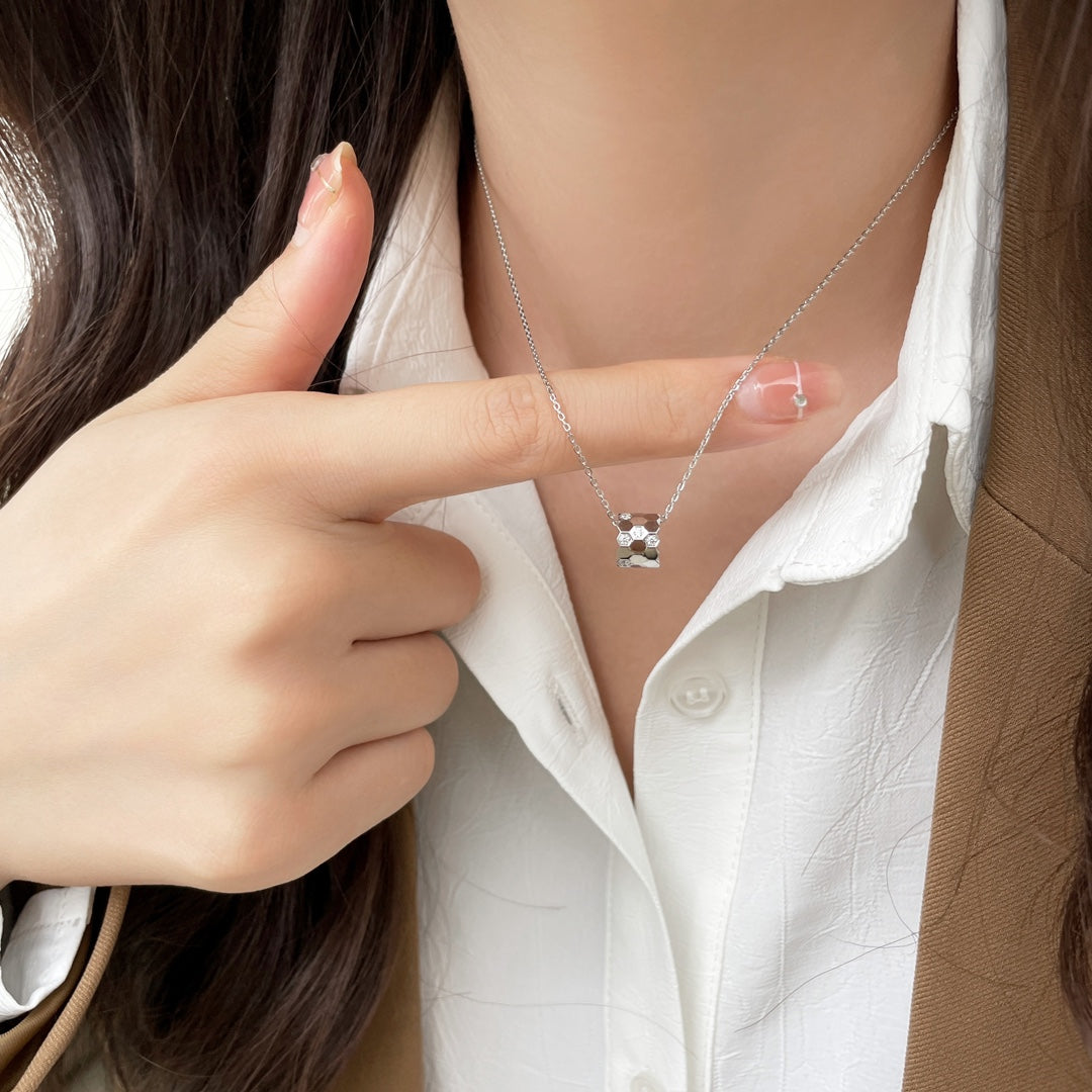 [Vicky]BEE MINI PEDANT DIAMOND NECKLACE