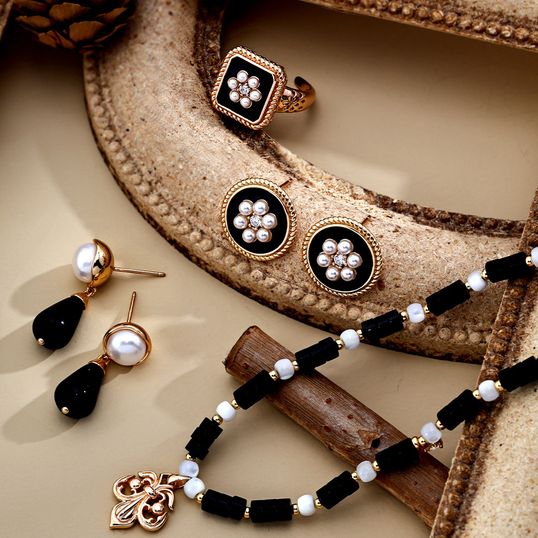 S925 Gold-Tone Square Black Onyx Ring with Pearl-Flower Center