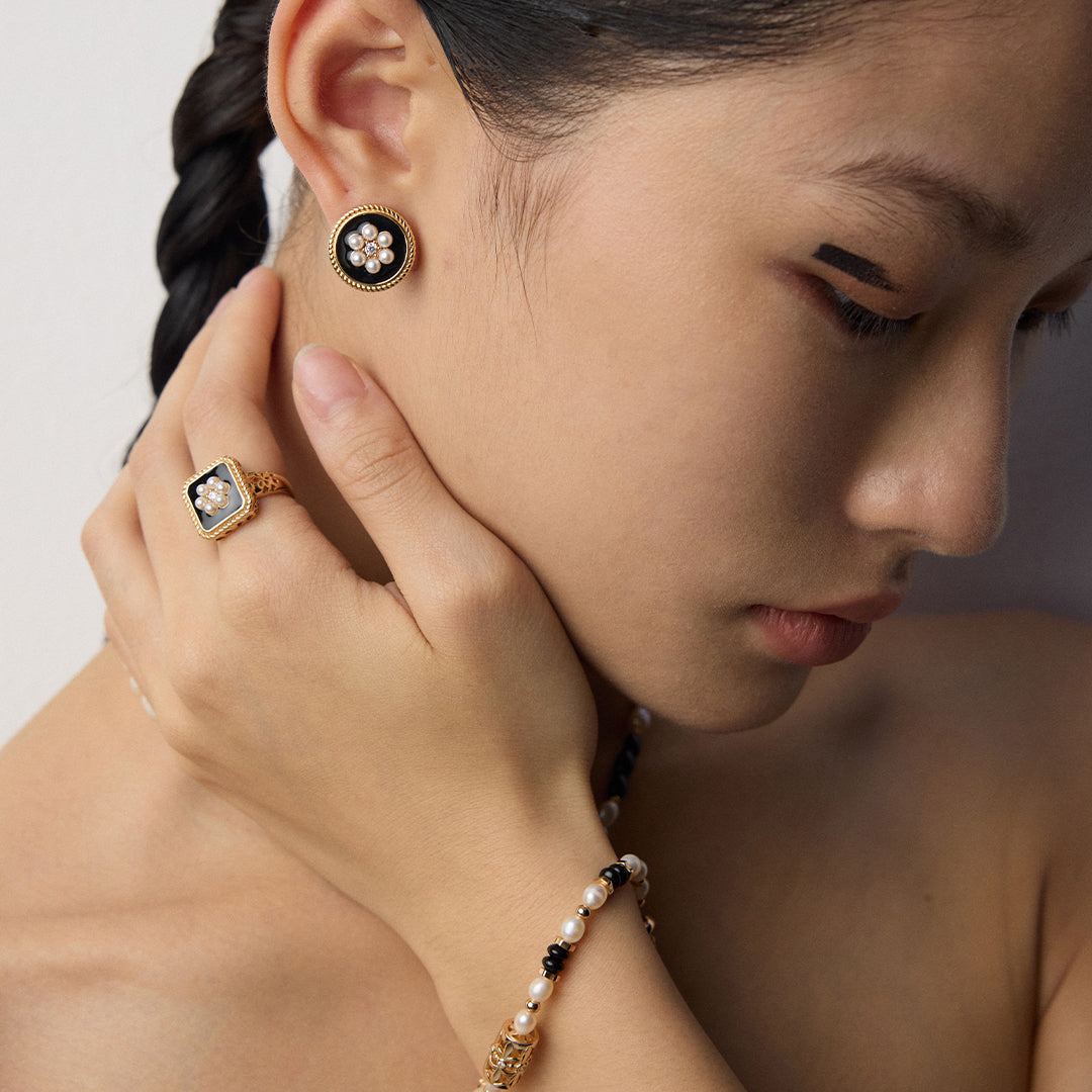 S925 Gold-Tone Square Black Onyx Ring with Pearl-Flower Center