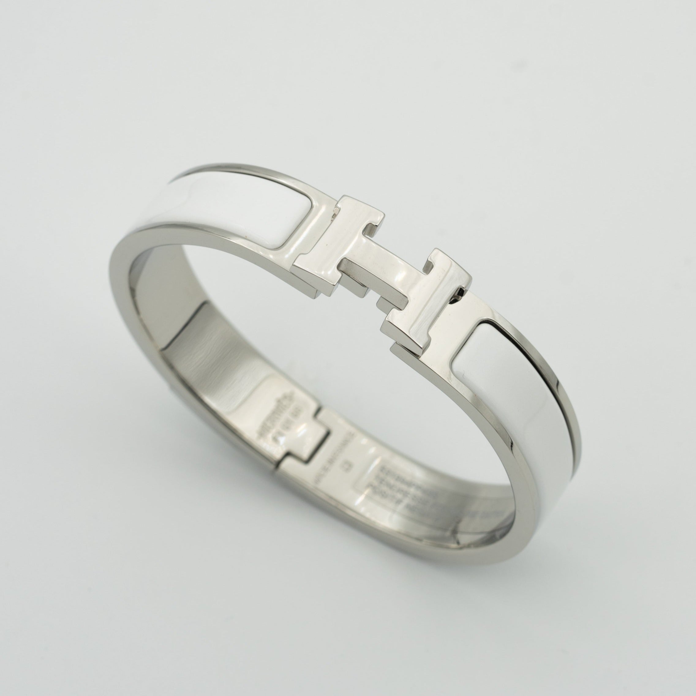 [Vicky]H WHITE BRACELET