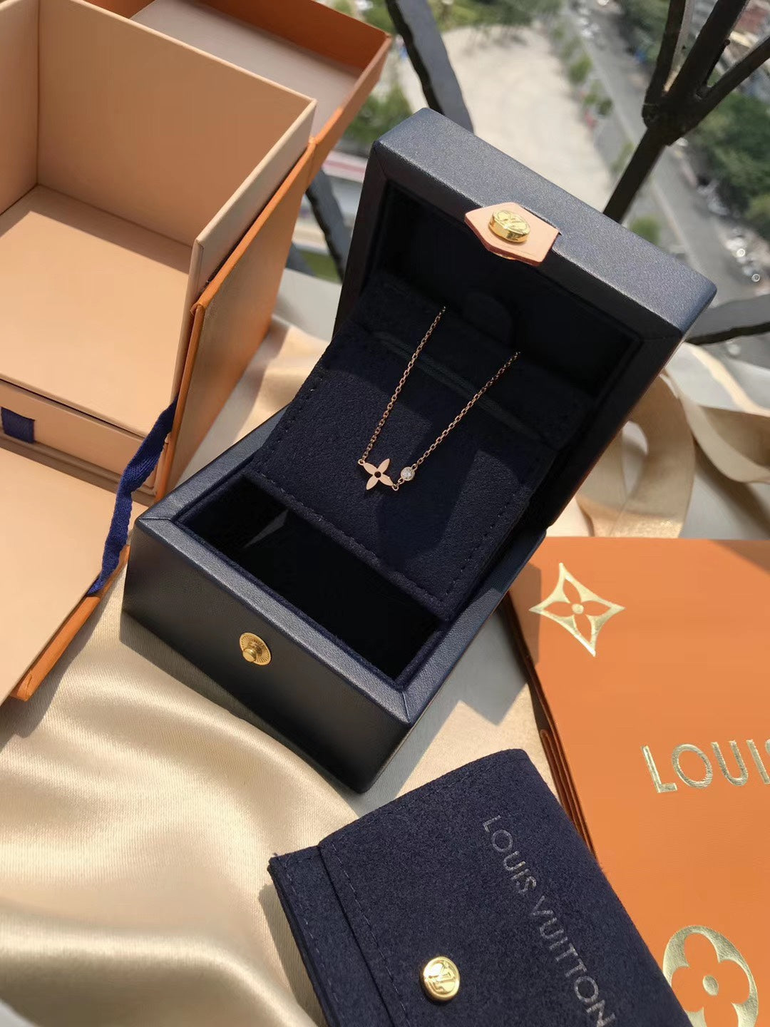 [Vicky]BLOSSOM PENDANT PINK GOLD AND DIAMOND