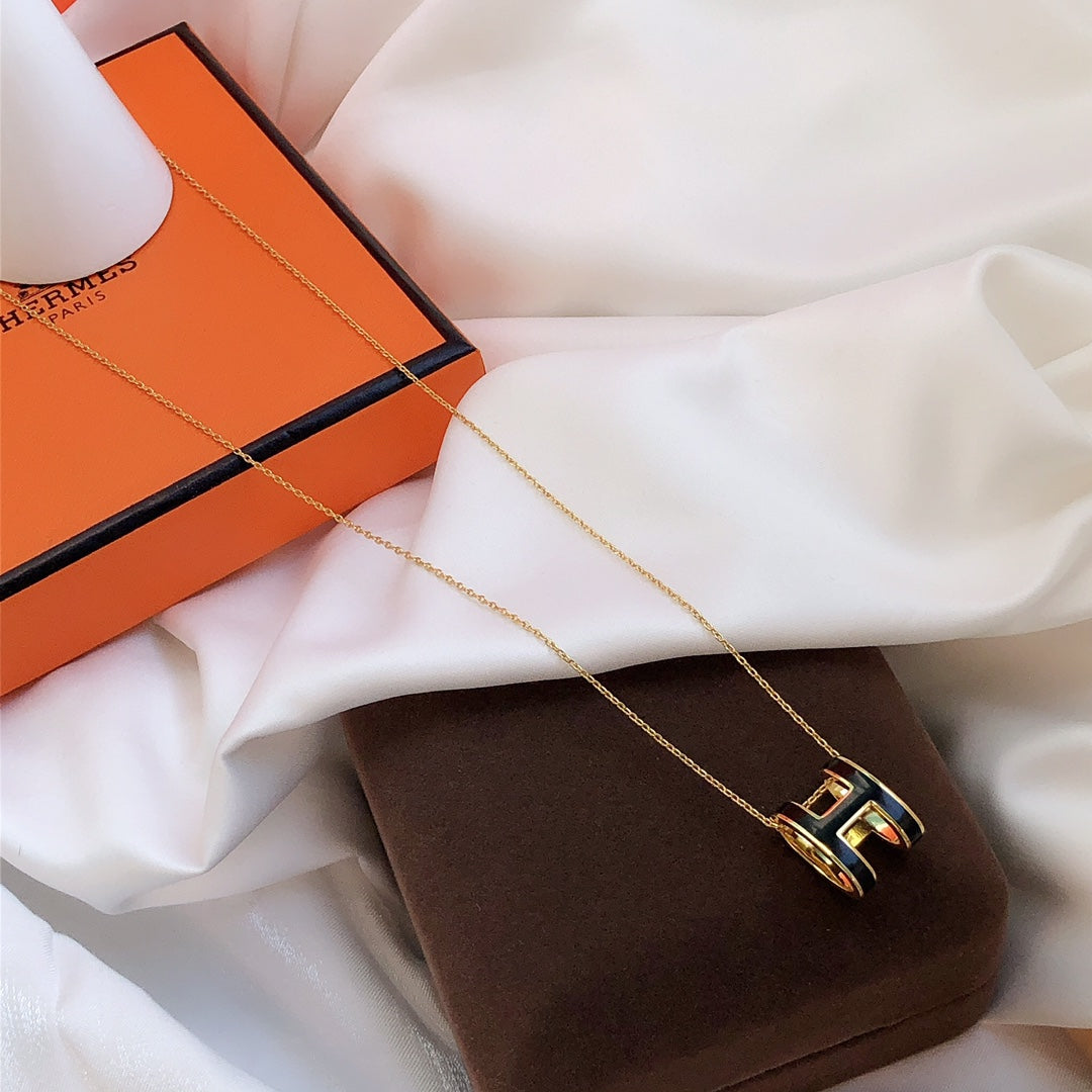 [Vicky]HM CLIC BLACK ENAMEL GOLD NECKLACE