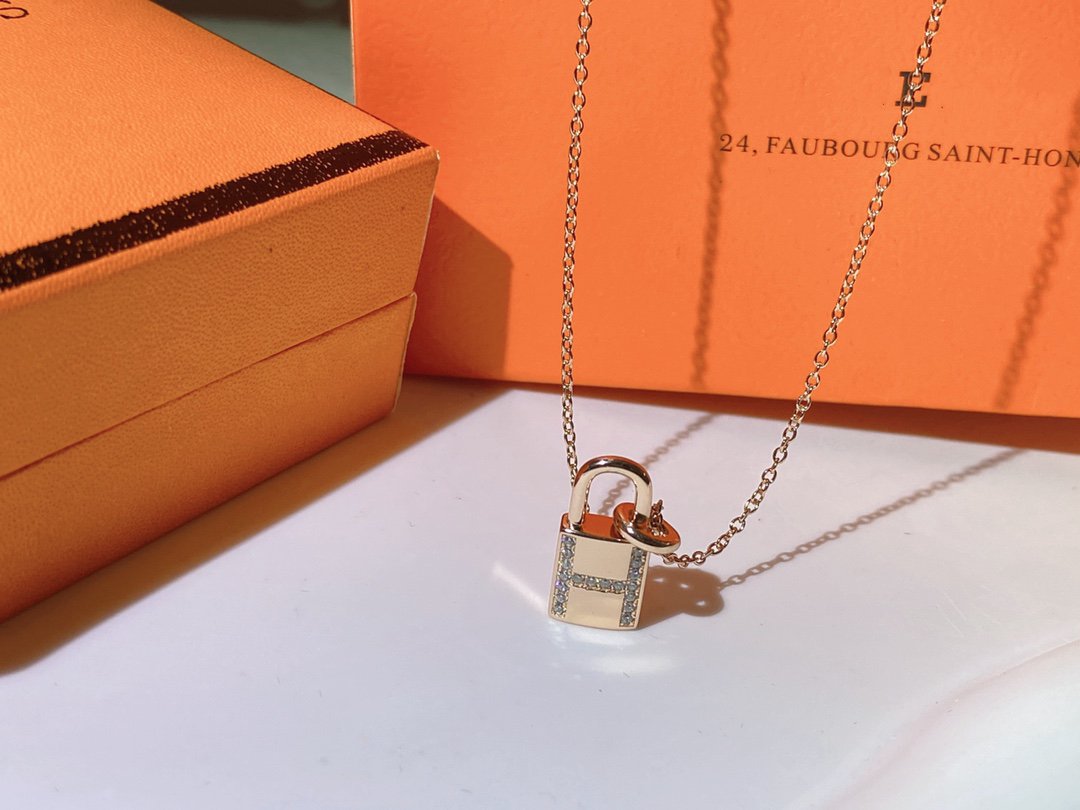 [Vicky]HM ADVANCED NICHE LOCK HEAD NECKLACE DIAMONDS