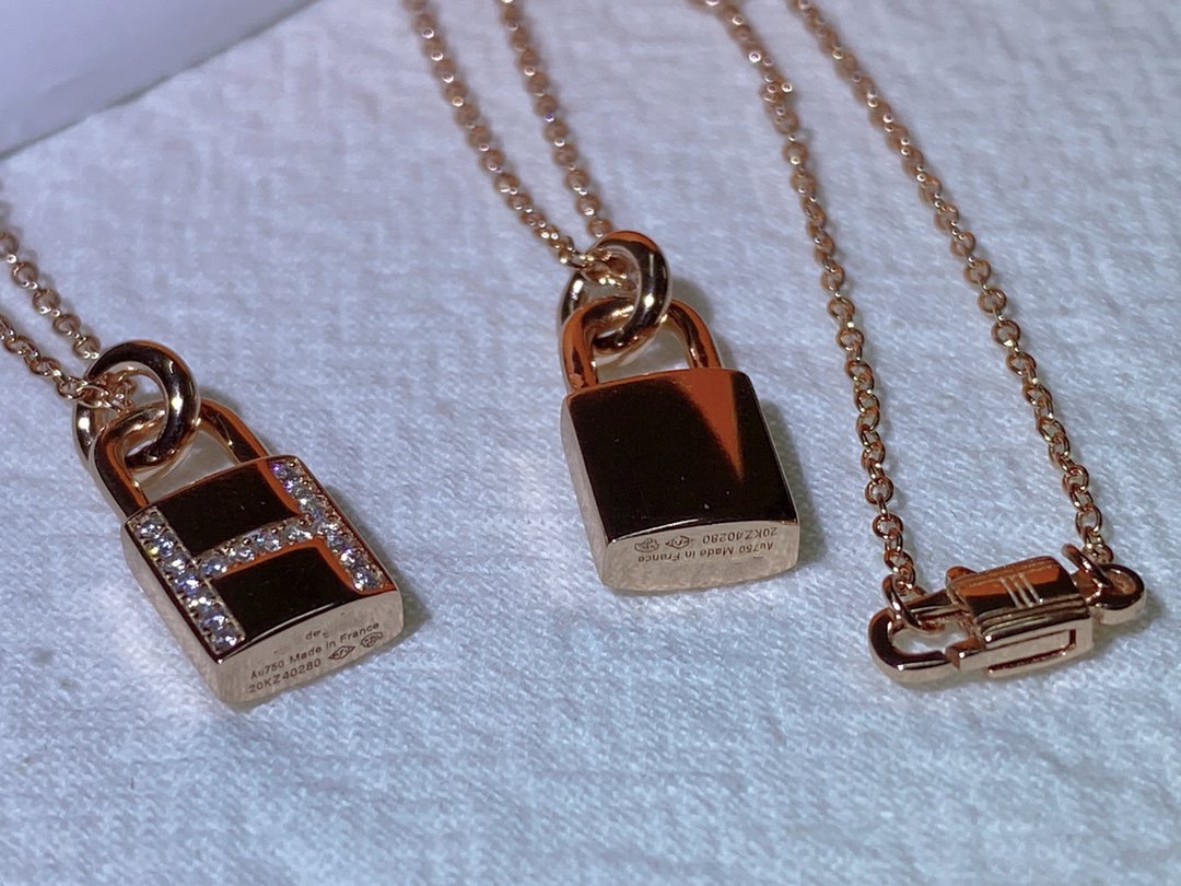 [Vicky]HM ADVANCED NICHE LOCK HEAD NECKLACE DIAMONDS