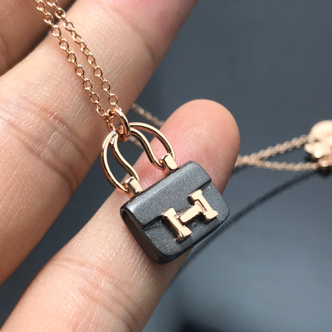 [Vicky]WOMEN'S HM AMULETTES CONSTANCE PENDANT NECKLACE