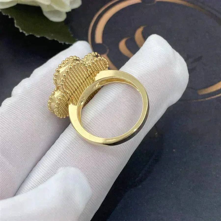 [Vicky]CLOVER WHITE MOP RING