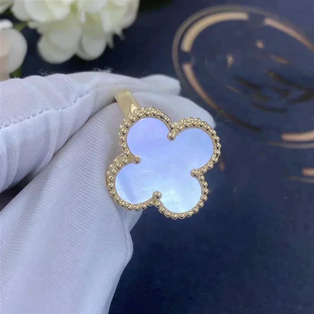 [Vicky]CLOVER WHITE MOP RING