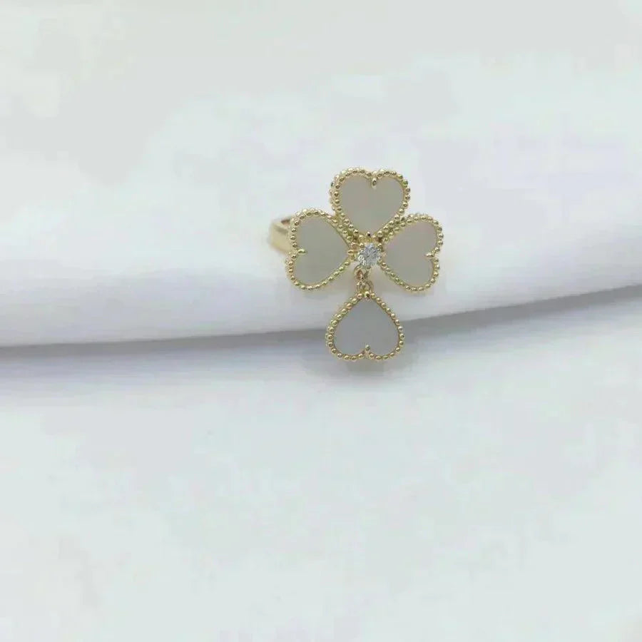[Vicky]SWEET CLOVER WHITE MOP RING