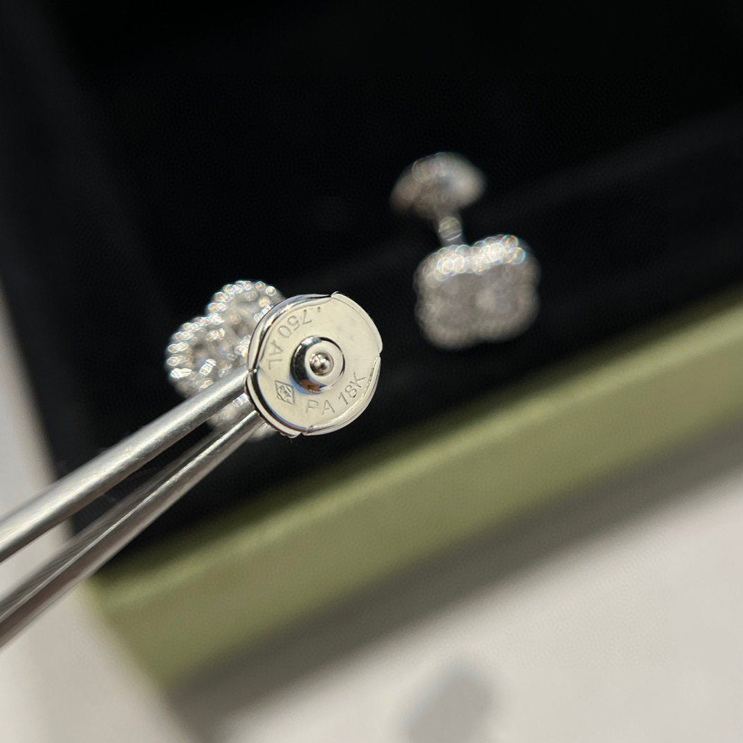 [Vicky]CLOVER MINI DIAMOND STUD EARRINGS