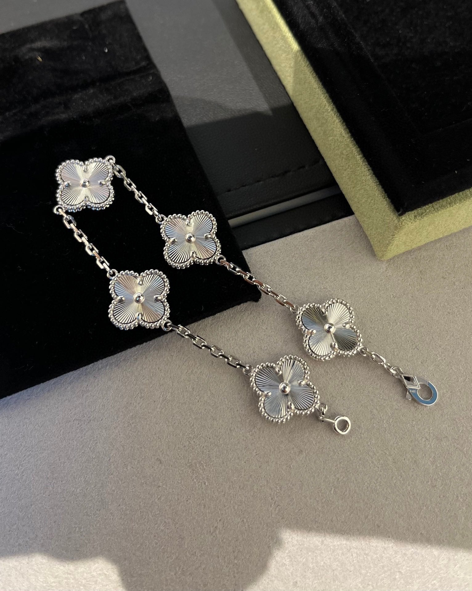[Vicky]CLOVER SILVER 5 MOTIFS BRACELET